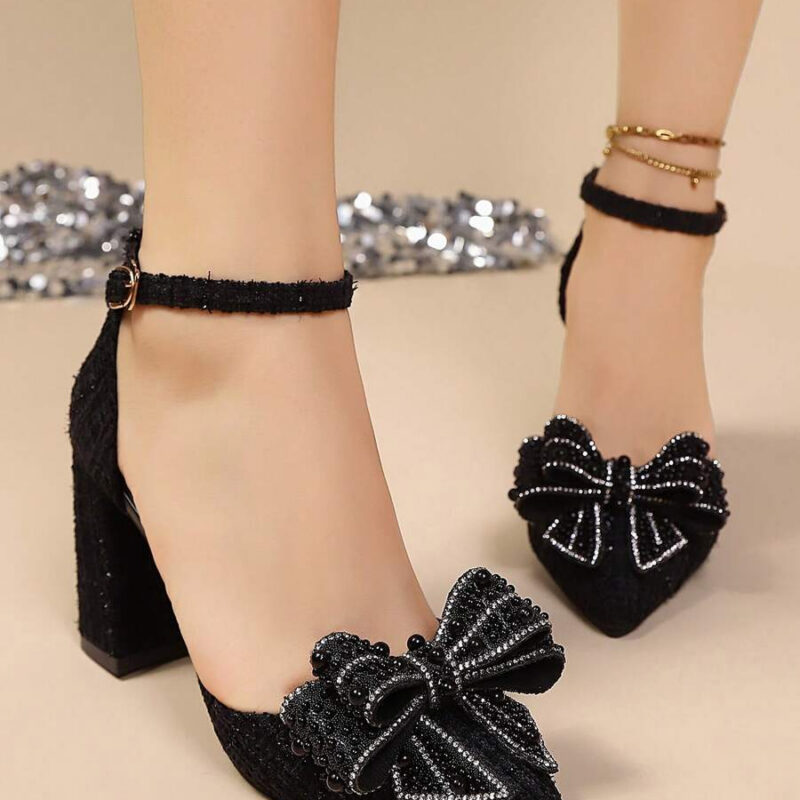 Sandalias de tacón alto con punta puntiaguda y cristales, con tira...