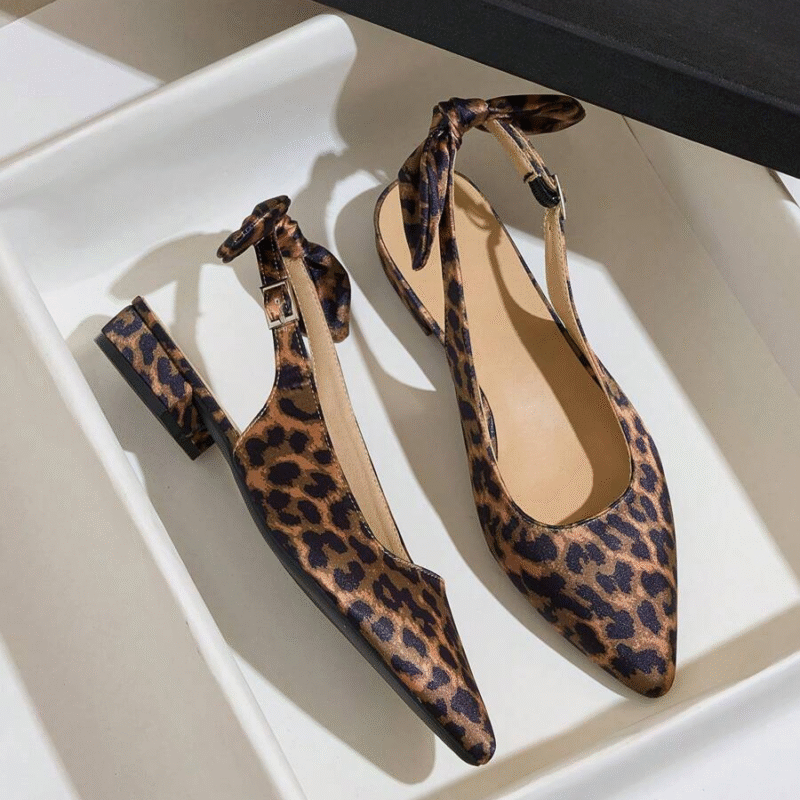 Sandalias de tacón alto con parte trasera abierta y estampado...